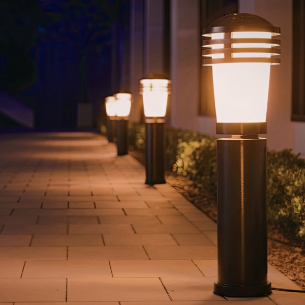 Outdoor landscape lighting